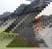 Tudor House Motel - New Castle Holiday