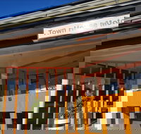 Town House Motor Inn - New Castle Holiday