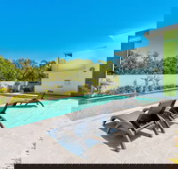 Mackay Oceanside Central Hotel - New Castle Holiday