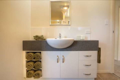 Killarney View Cabins & Caravan Park - New Castle Holiday 7