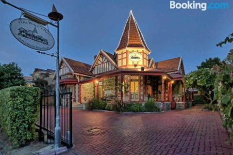 The Witchs Hat - New Castle Holiday 5