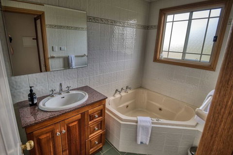 Cottages On Lovedale - New Castle Holiday 4