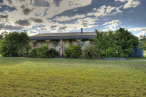 Cottages On Lovedale - New Castle Holiday 2