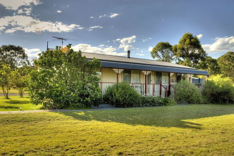 Cottages On Lovedale - New Castle Holiday 3