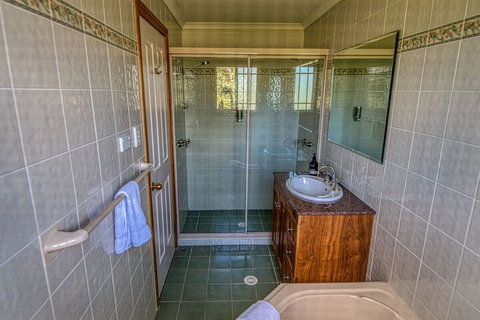 Cottages On Lovedale - New Castle Holiday 6