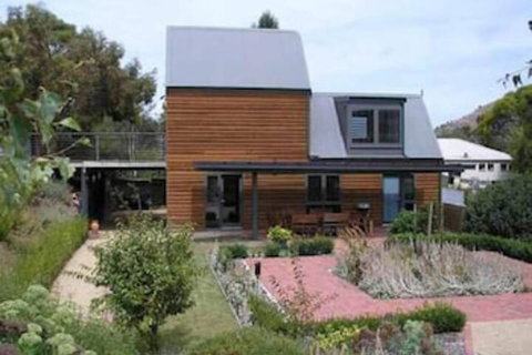 Red Brier Cottage Accommodation - New Castle Holiday 5