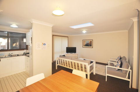 Katoomba Townhouses - New Castle Holiday 4