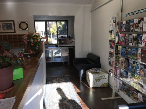 Red Cedars Motel - New Castle Holiday 6