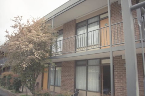 Red Cedars Motel - New Castle Holiday 4