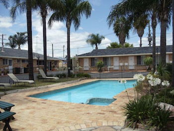 Town & Country Motor Inn - New Castle Holiday 2