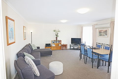 Capri Apartments - New Castle Holiday 2