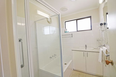 Capri Apartments - New Castle Holiday 1
