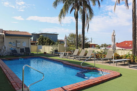 Capri Apartments - New Castle Holiday 0