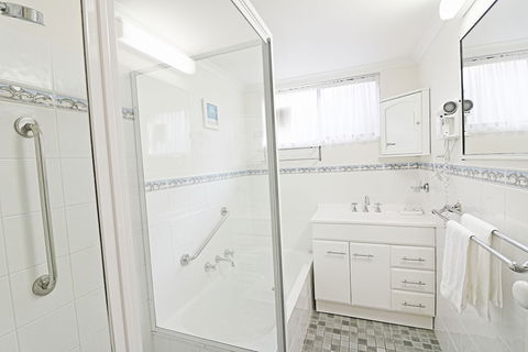 Capri Apartments - New Castle Holiday 4