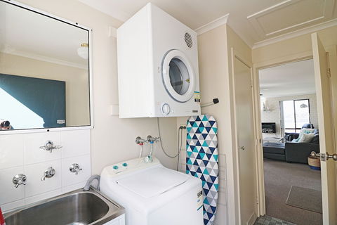 Capri Apartments - New Castle Holiday 3