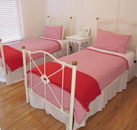 The Little Red Hen Bed  Breakfast - New Castle Holiday