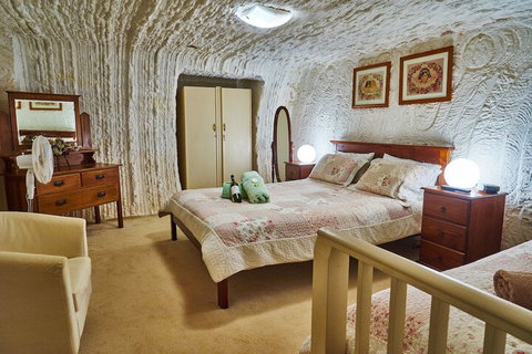 Underground Bed And Breakfast - New Castle Holiday 2