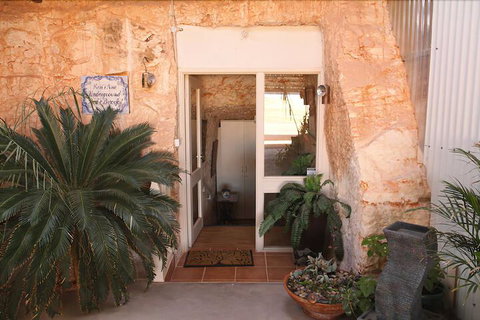 Underground Bed And Breakfast - New Castle Holiday 1