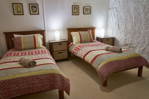 Underground Bed And Breakfast - New Castle Holiday 4