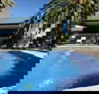 Golden Leaf Motor Inn - New Castle Holiday