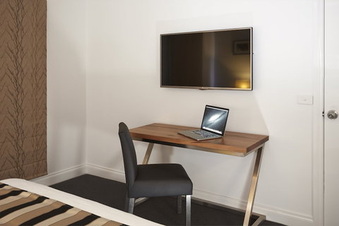 Mansi On Raymond - New Castle Holiday 6