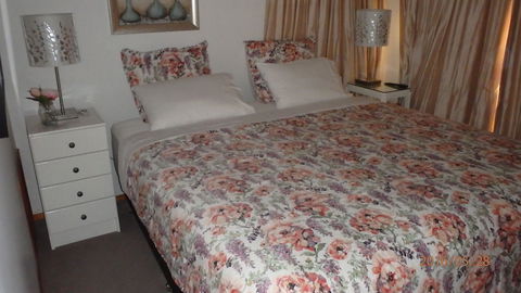 Linley House Bed & Breakfast - New Castle Holiday 3