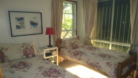 Linley House Bed & Breakfast - New Castle Holiday 1