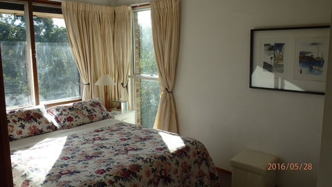 Linley House Bed & Breakfast - New Castle Holiday 6