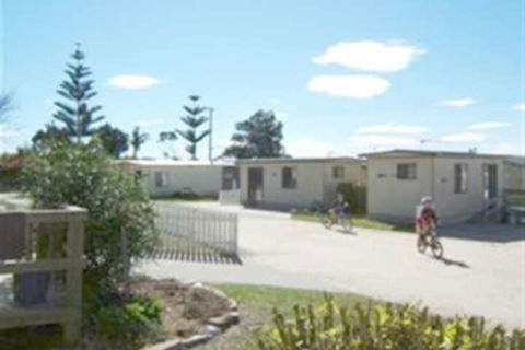 Hillcrest Tourist Park - New Castle Holiday 0