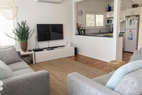 The Seaside Beachhouse Mollymook - New Castle Holiday 5