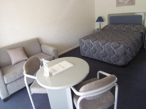 Dalby Manor Motor Inn - New Castle Holiday 2