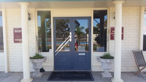 Ceduna East West Motel - New Castle Holiday 6