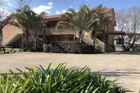 Cardiff Motor Inn - New Castle Holiday 2