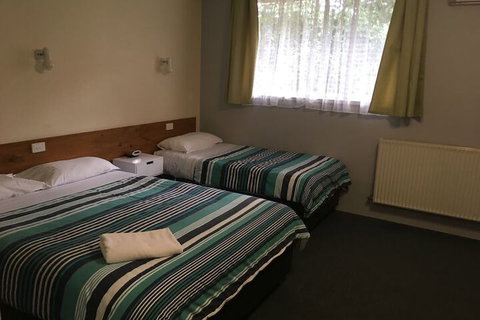 Camperdown Cascade Motel - New Castle Holiday 1