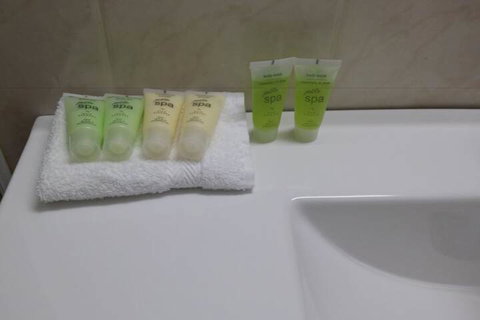 Hampton Court Apartments - New Castle Holiday 6