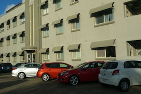 Hampton Court Apartments - New Castle Holiday 0