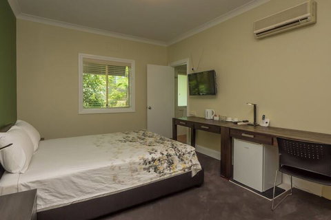 Hampton Court Apartments - New Castle Holiday 5