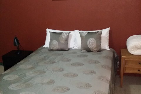 Hampton Court Apartments - New Castle Holiday 7