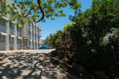 Hampton Court Apartments - New Castle Holiday 3