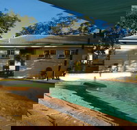 Ironbark Inn - New Castle Holiday