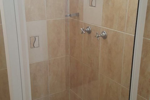 Fourth Avenue Motor Inn - New Castle Holiday 3