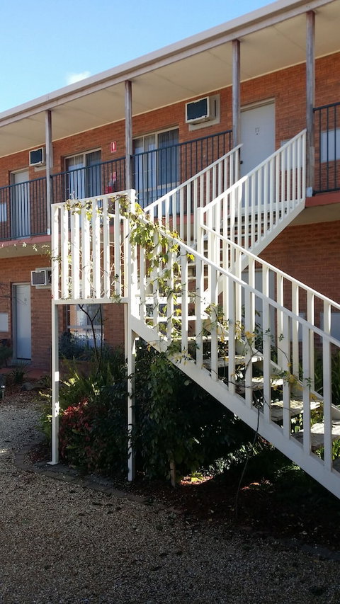 Bridge Motor Inn - New Castle Holiday 1