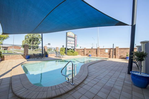 Cotswold Motor Inn - New Castle Holiday 4
