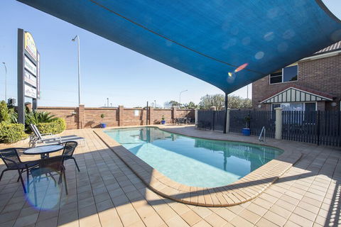 Cotswold Motor Inn - New Castle Holiday 3