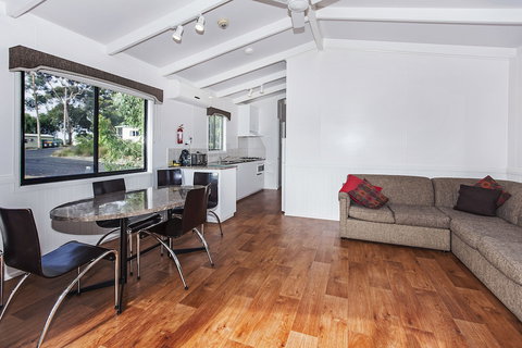 Naracoorte Holiday Park - New Castle Holiday 4