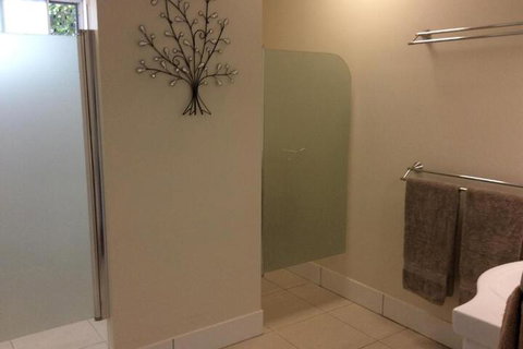 Tinaroo Sunset Retreat - New Castle Holiday 6