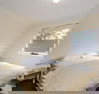 Two Bays Apartments - New Castle Holiday