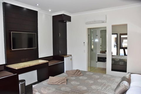 Western Downs Motor Inn - New Castle Holiday 5