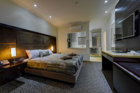 Western Downs Motor Inn - New Castle Holiday 4