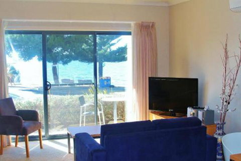 Pier Number 10 - New Castle Holiday 6